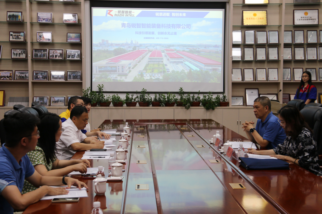 青島市科技局高新技術與重大專項處處長胡寶劍一行蒞臨銳智調研考察